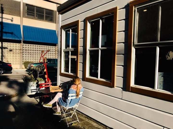 Leolo Pizza restaurant exterior, Petaluma CA